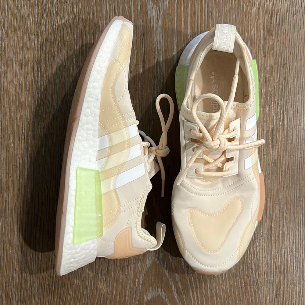 NWOT - Adidas Tennis shoes